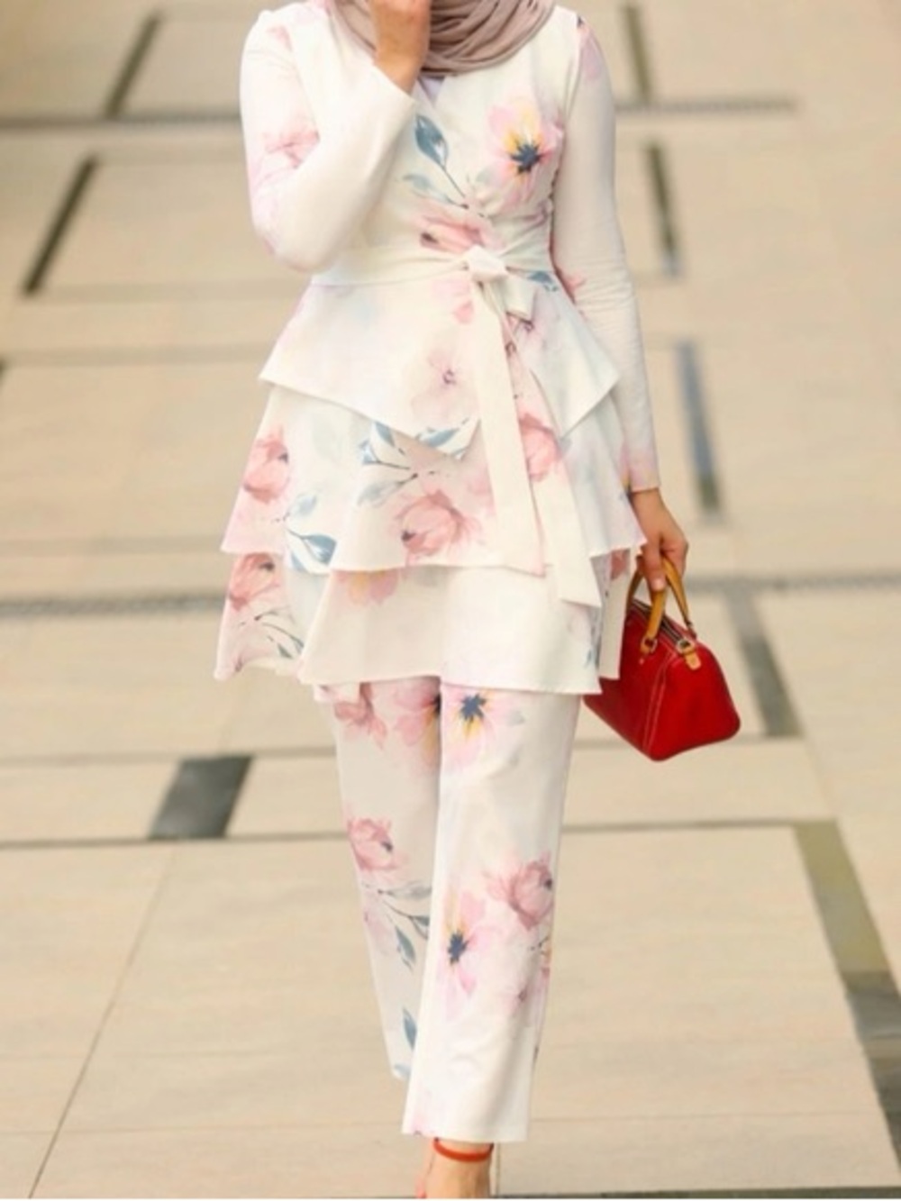 Brand New Annah Hariri Women's White Floral Tiered Tunic and Pants Set